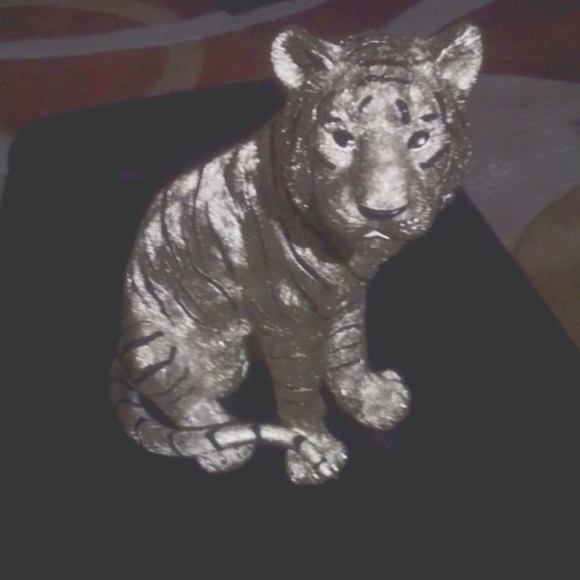 Solid stone china tiger with rhinestoneyes - Picture 1 of 2